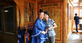 【考察】卓簡(jiǎn)團(tuán)隊(duì)前往貴州楊芳蠟染苗族非遺文化考察學(xué)習(xí)！