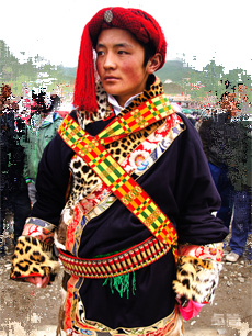 后藏地區(qū)藏族服飾定制
