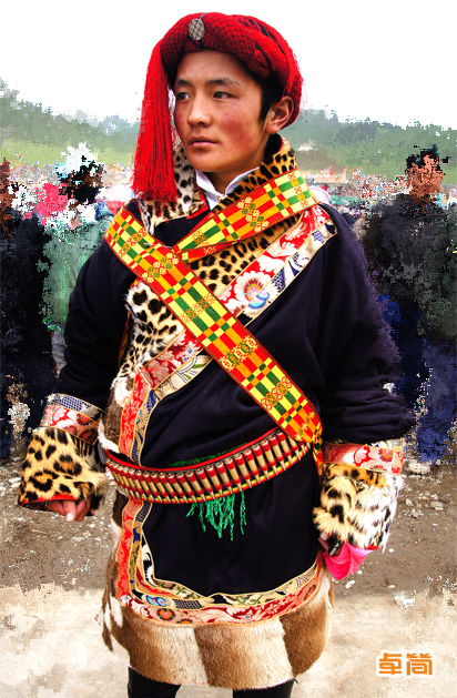 后藏地區(qū)藏族服飾定制