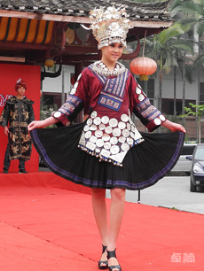 無領(lǐng)右衽白沙壯族服飾定制