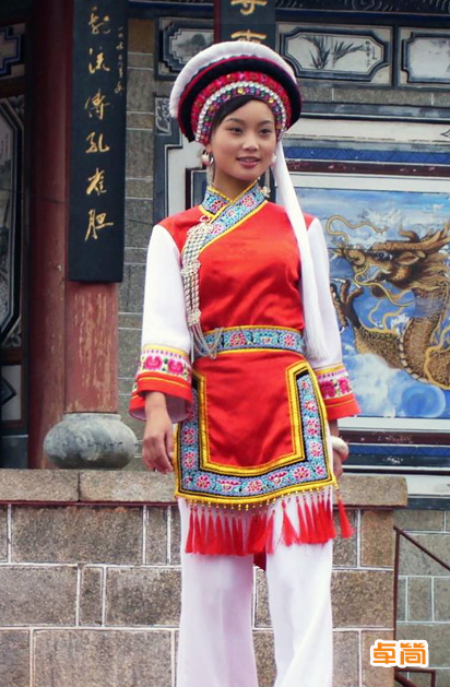 右衽開襟九分寬袖白族服飾定制