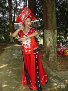 V領(lǐng)對(duì)襟寬袖納西族女裝定制