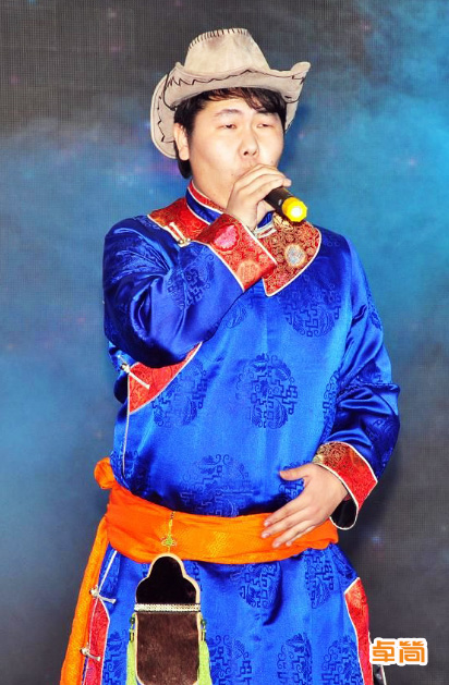 達(dá)斡爾族服飾定制