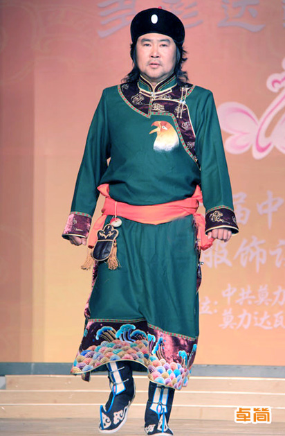 達斡爾族服飾定制