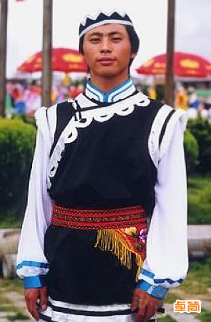 東鄉(xiāng)族服飾定制