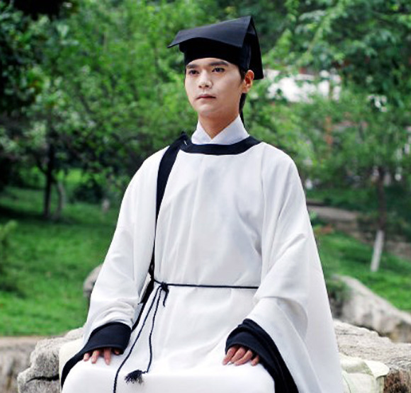 宋制盤領襕衫漢服