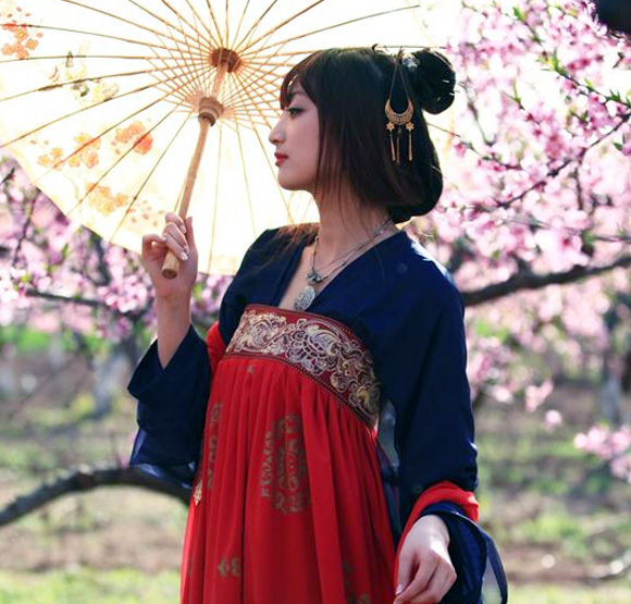束胸襦裙?jié)h服
