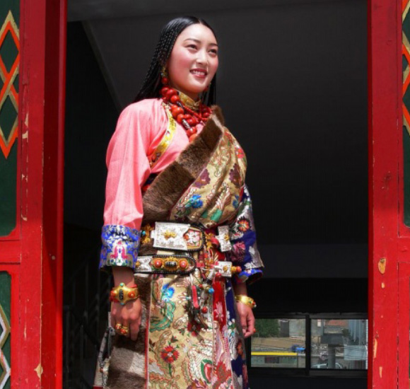 藏北地區(qū)康巴藏族服飾