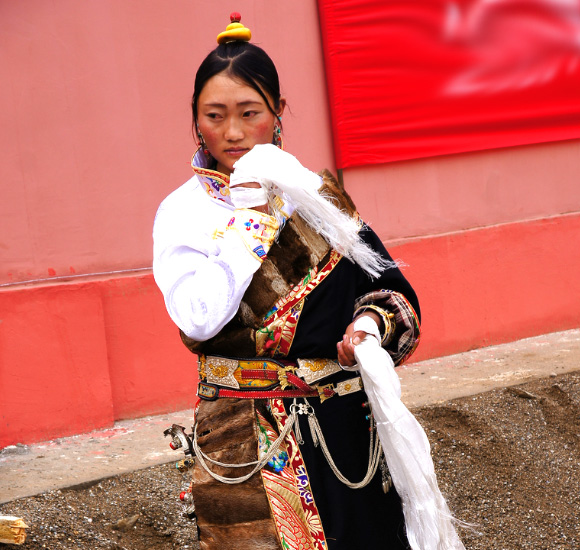藏北地區(qū)康巴女裝藏族服飾