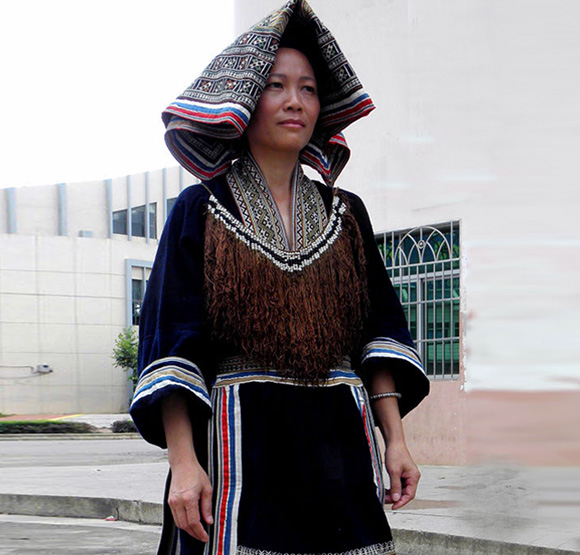 女式無領(lǐng)開襟瑤族服飾