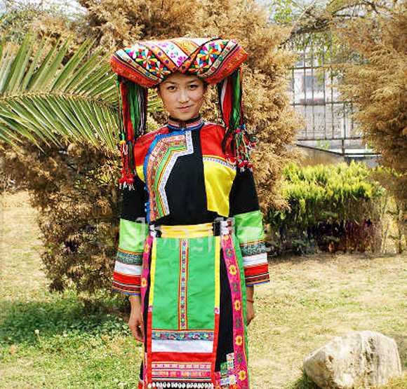 女款拼花傈僳族服飾