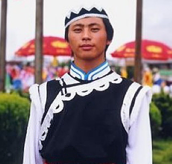 東鄉(xiāng)族服飾