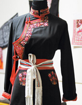 畬族服飾：在傳統(tǒng)與現(xiàn)代中典雅綻放