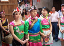 現(xiàn)代景寧畬族女子的服飾