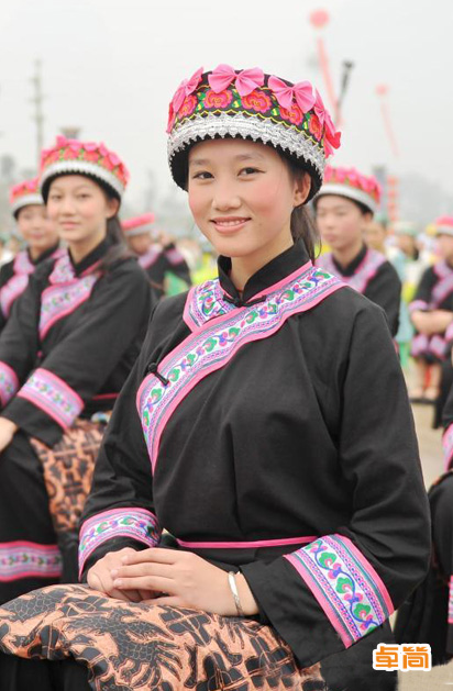 仫佬族服飾定制
