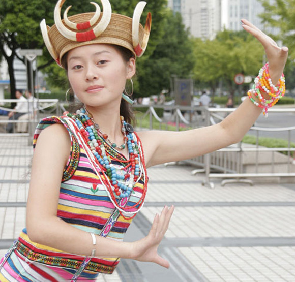 獨(dú)龍族服飾