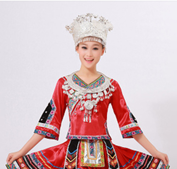 紅色女款苗族服飾