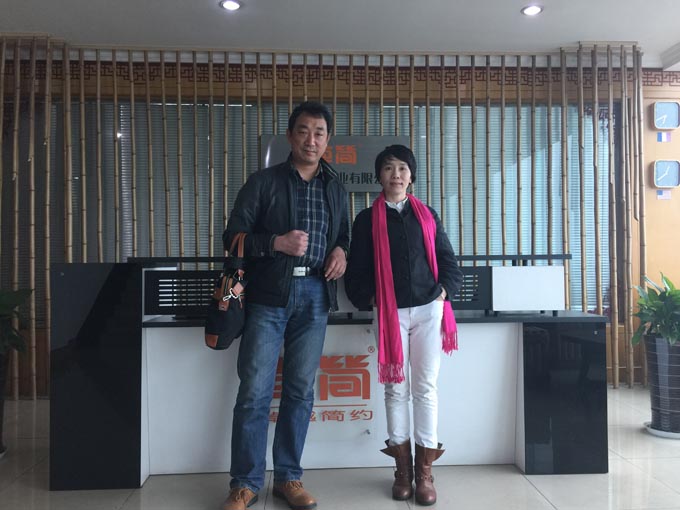 同行是冤家嗎？暨霓裳民族服裝戴總到訪卓簡民族服飾品牌之旅