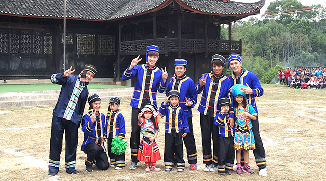 《爸爸去哪兒》“萌神阿拉蕾”民族風(fēng)露臍裝搶鏡