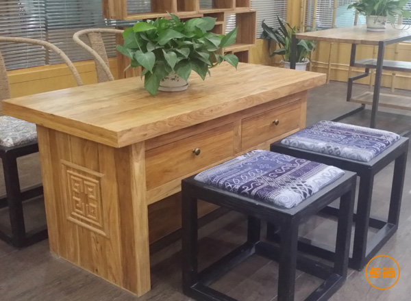 卓簡民族服飾設(shè)計(jì)定制第一品牌